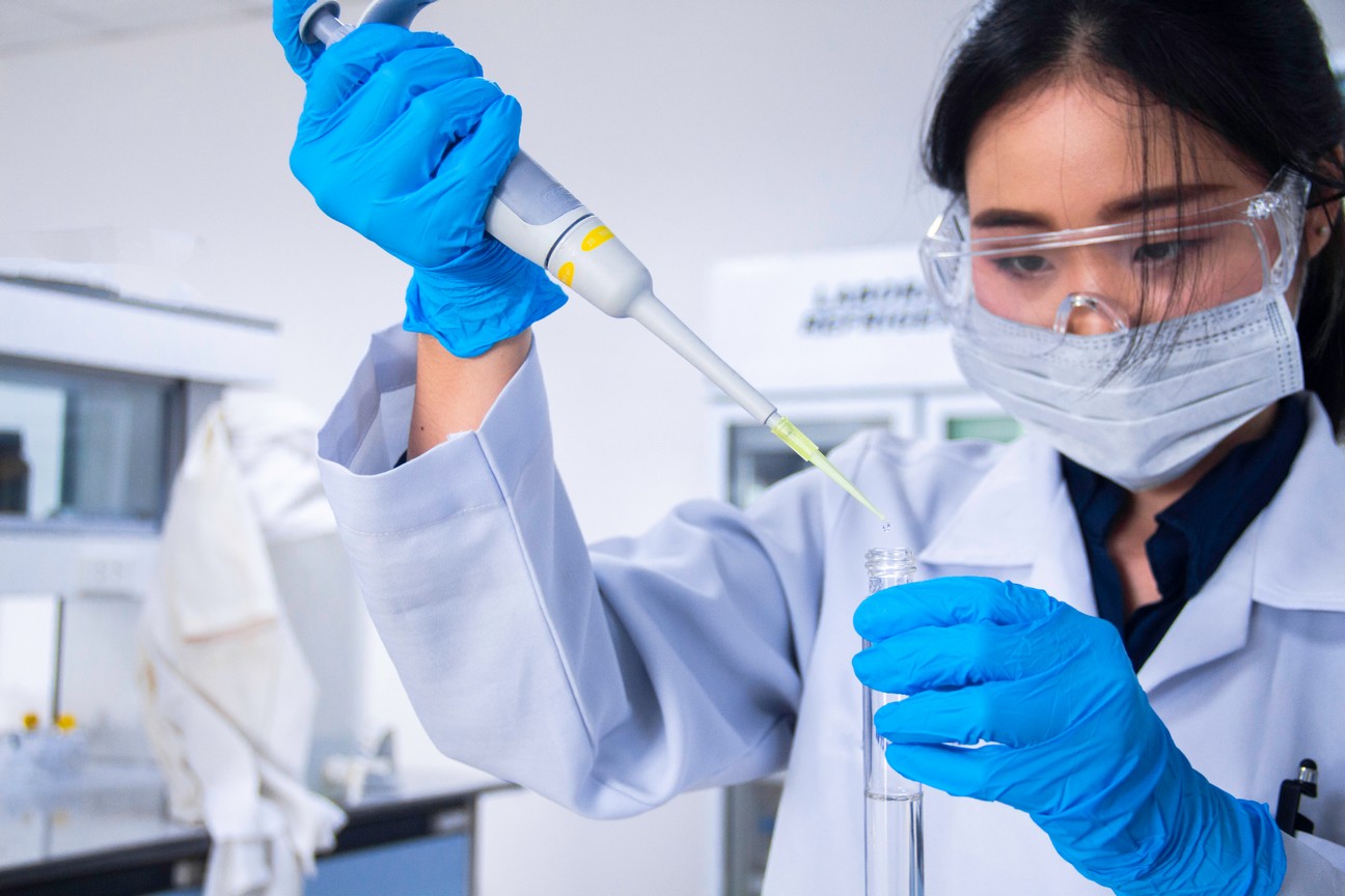 耳鼻喉科診所跟進眼睛雷射，民眾直呼：「誰敢去啊」！